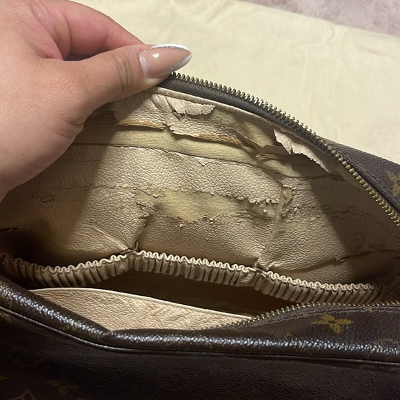 LOUIS VUITTON Monogram Trousse Toilette 28 Bag - Picture 9 of 13